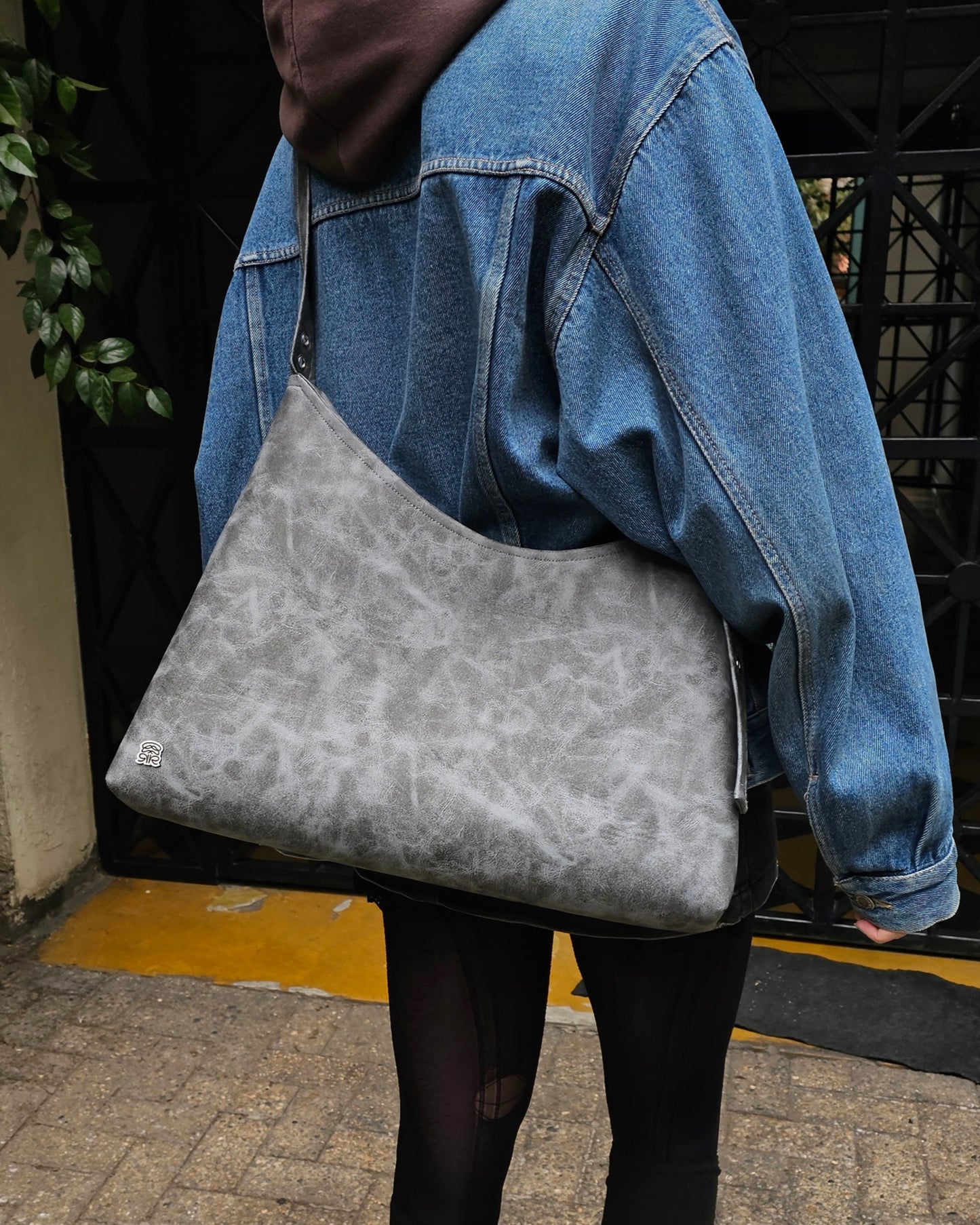 Kali Cuerina Gris Textura