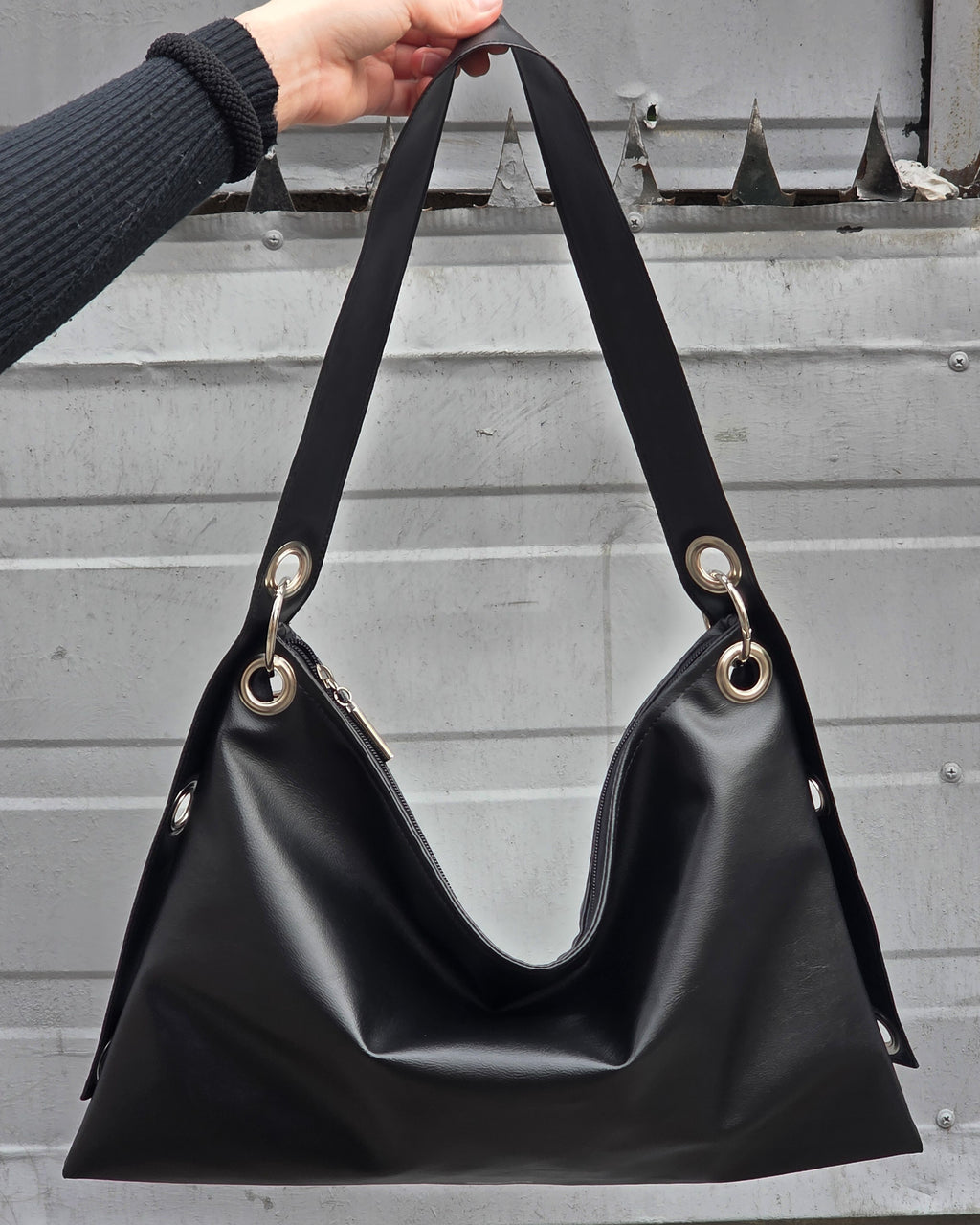 Suki grande Cuerina Negra