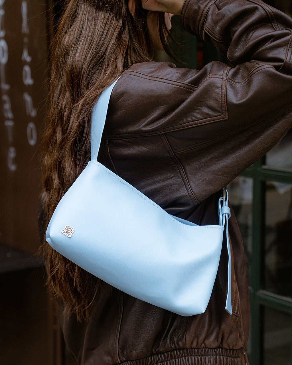 Tara Mediana Cuerina Celeste