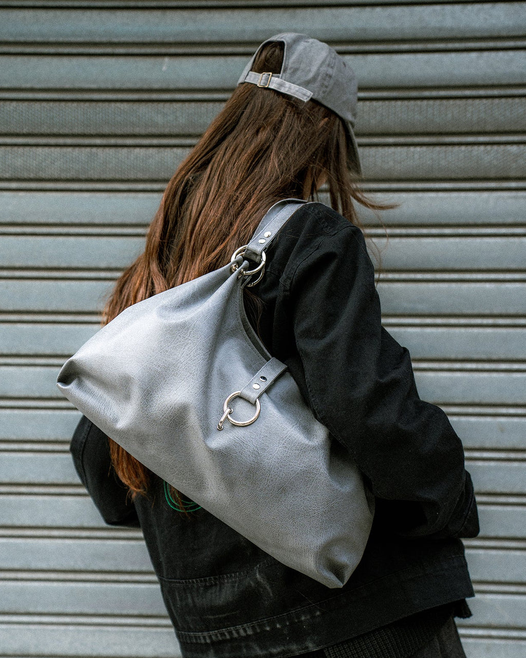 Kira Grande Cuerina Gris Perla