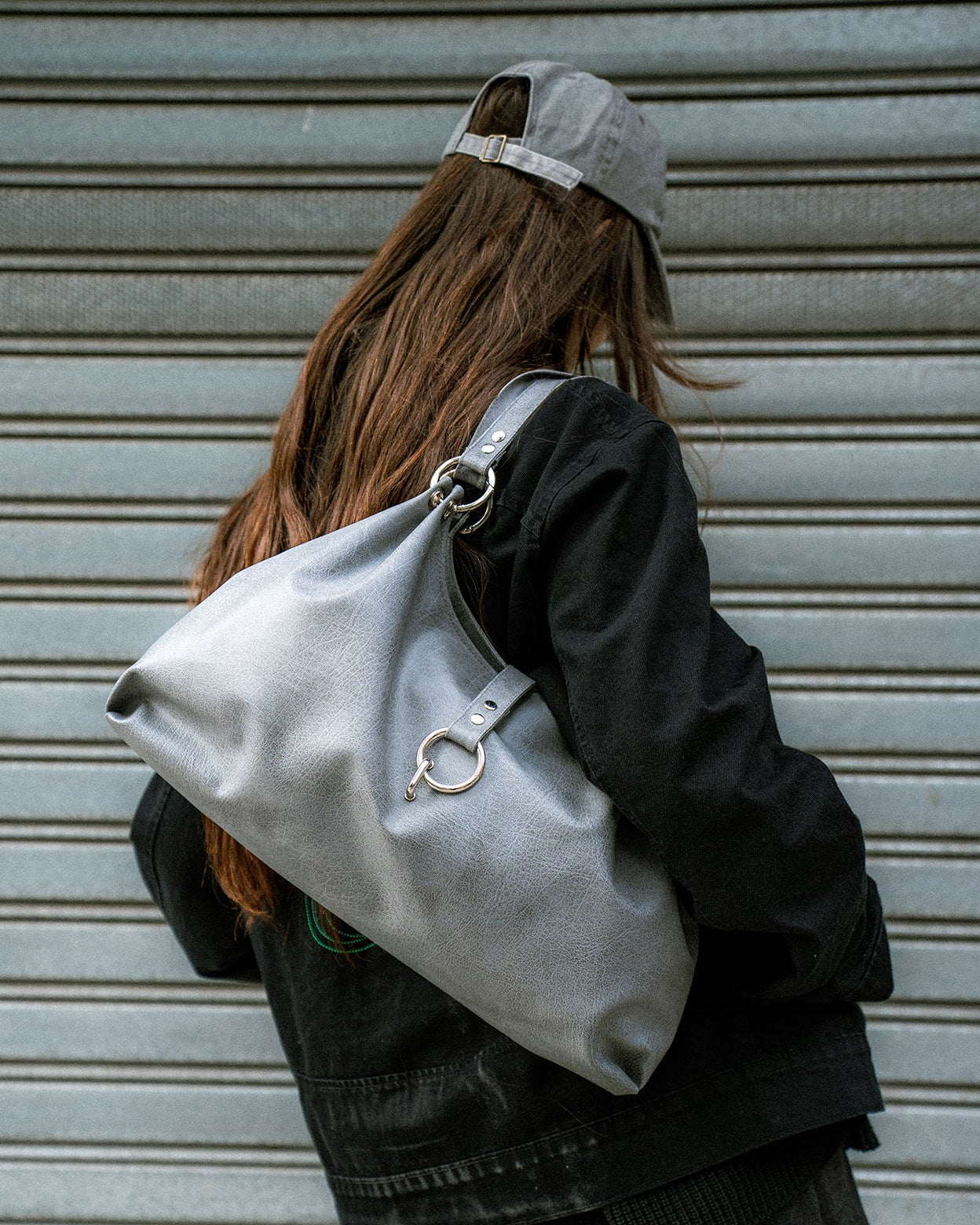 Kira Grande Cuerina Gris Perla