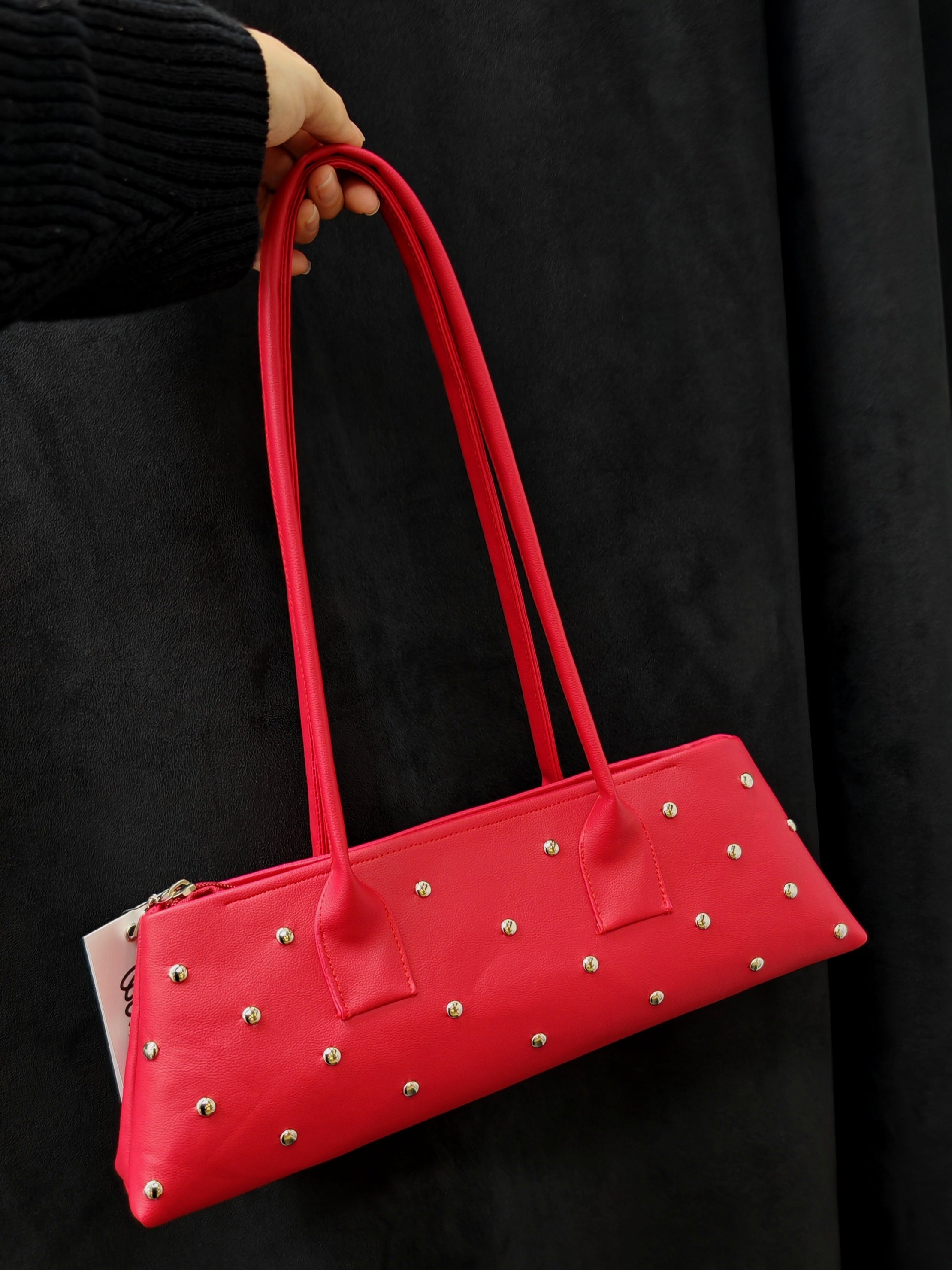 Sally M Cuerina Roja Tachas