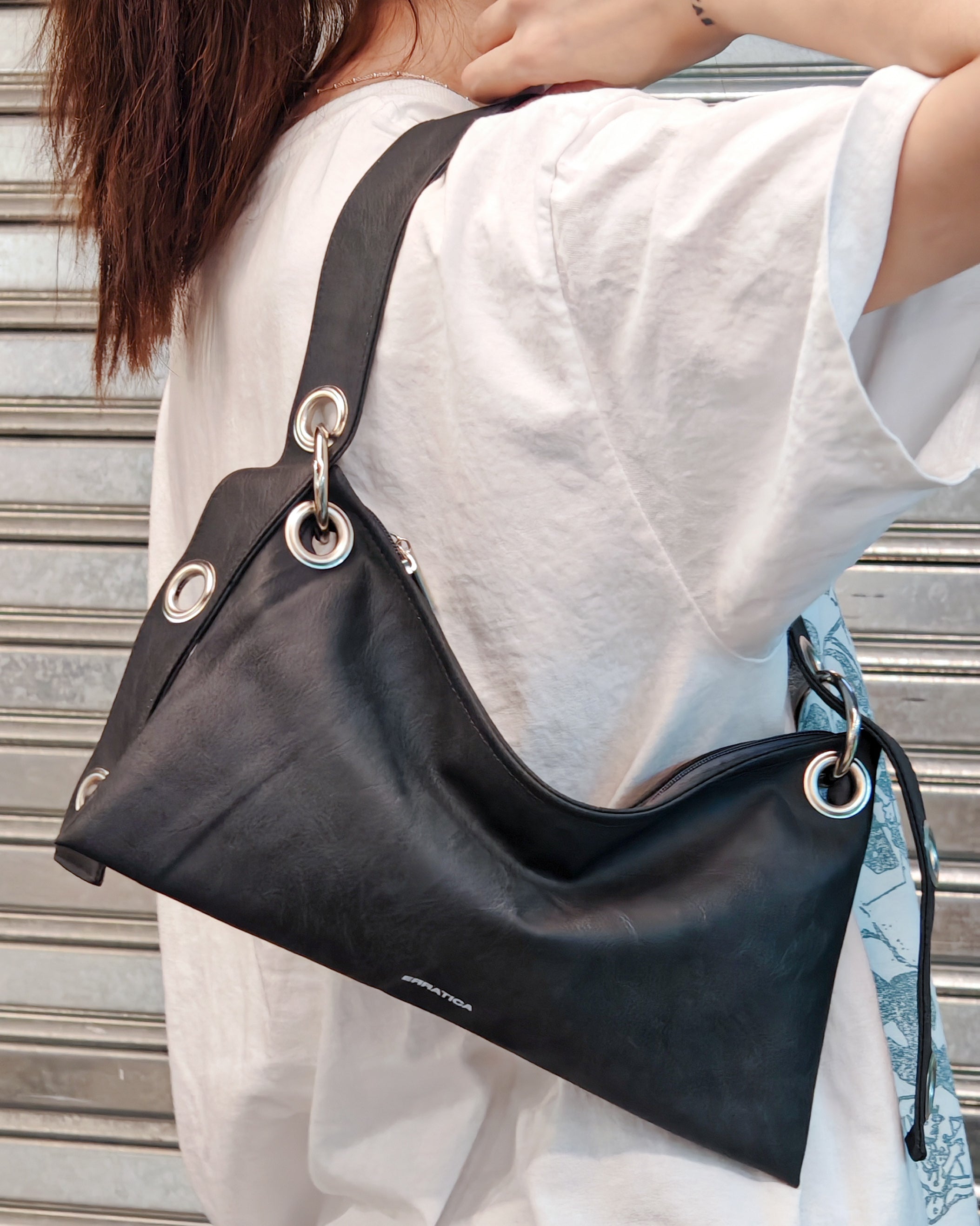 Suki mediana Cuerina Grafito