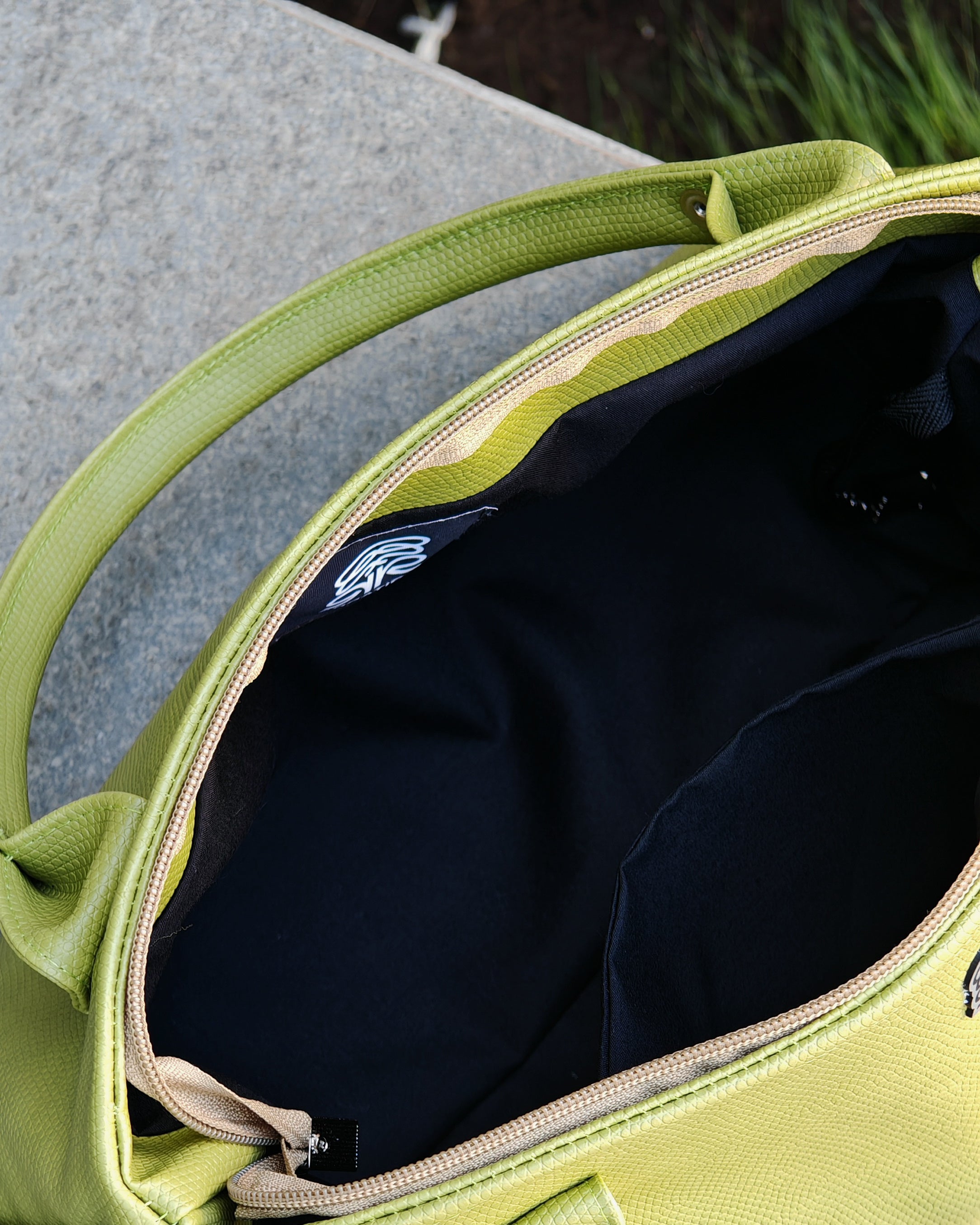 Runa Mediana Cuerina Verde Pistacho