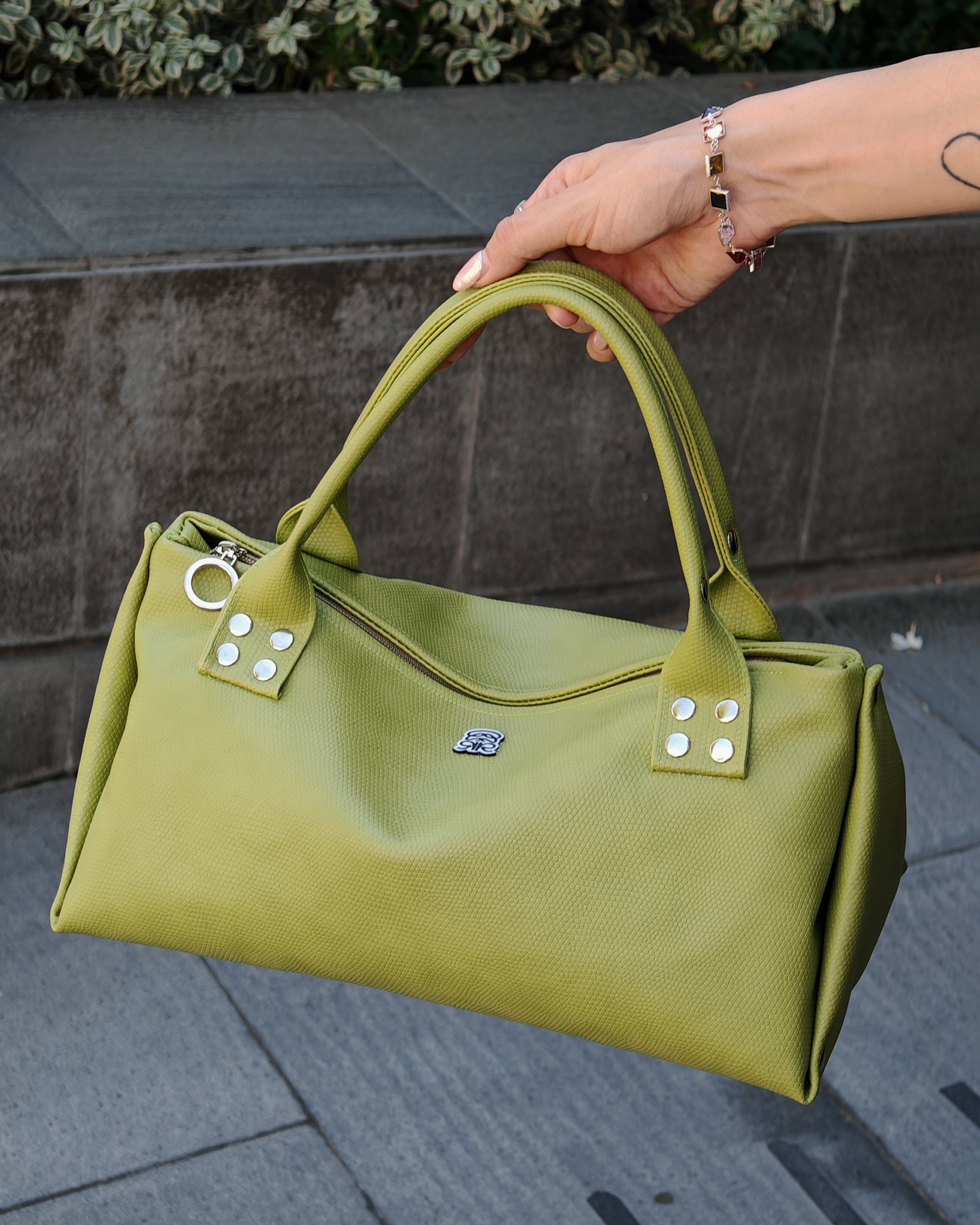 Runa Mediana Cuerina Verde Pistacho