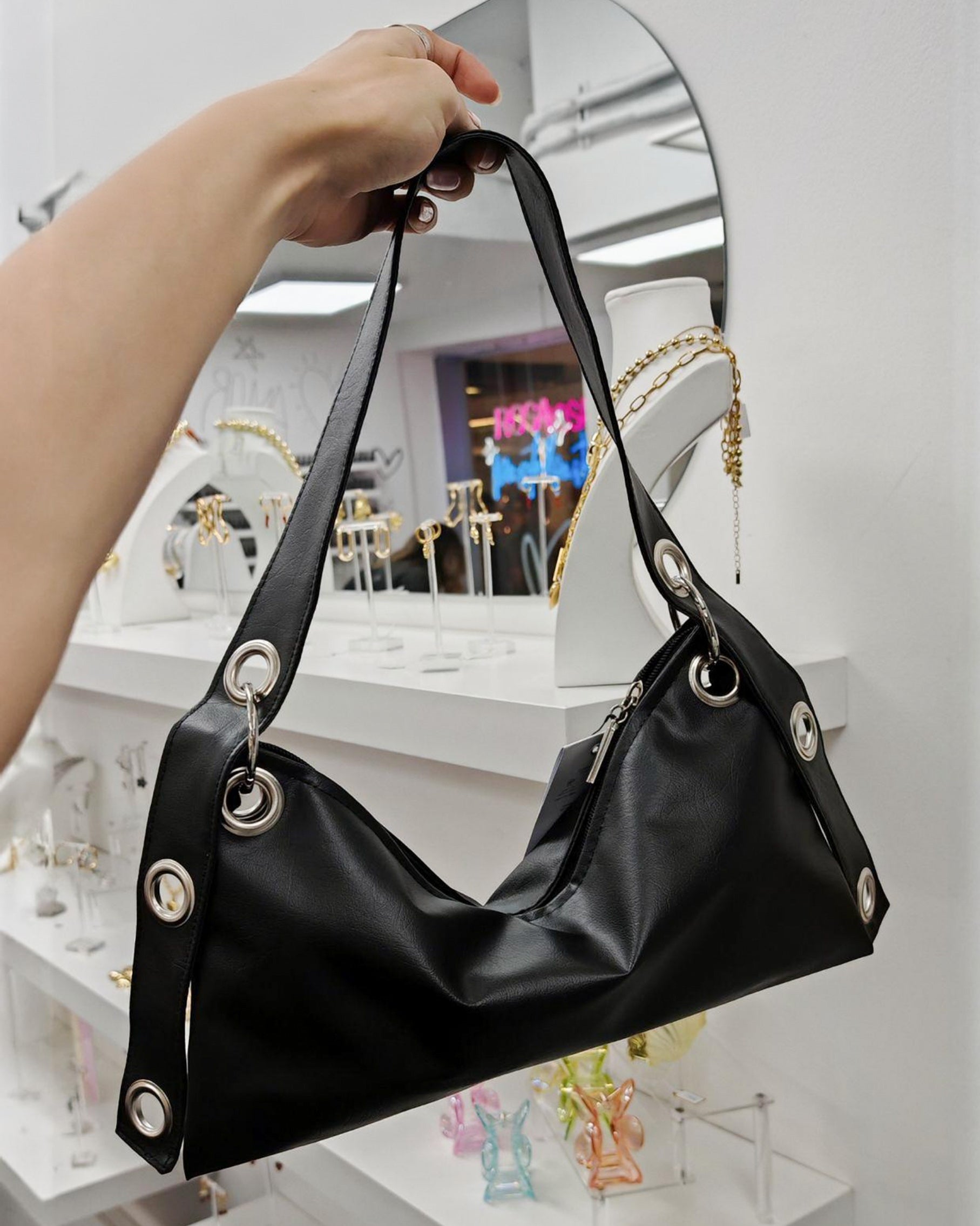 Suki mediana Cuerina Negra