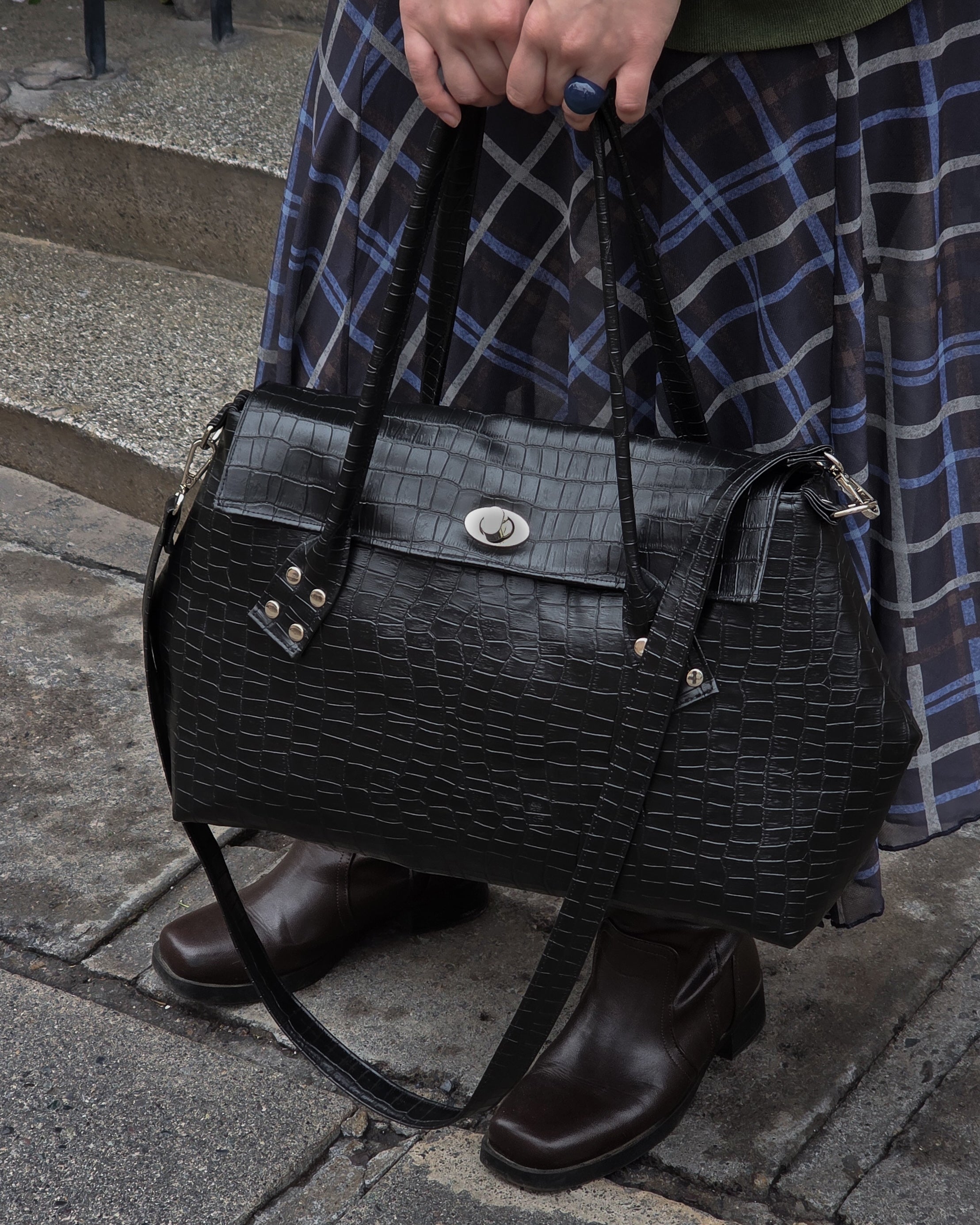 Nina grande cuerina negra cocodrilo