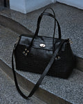 Nina grande cuerina negra cocodrilo