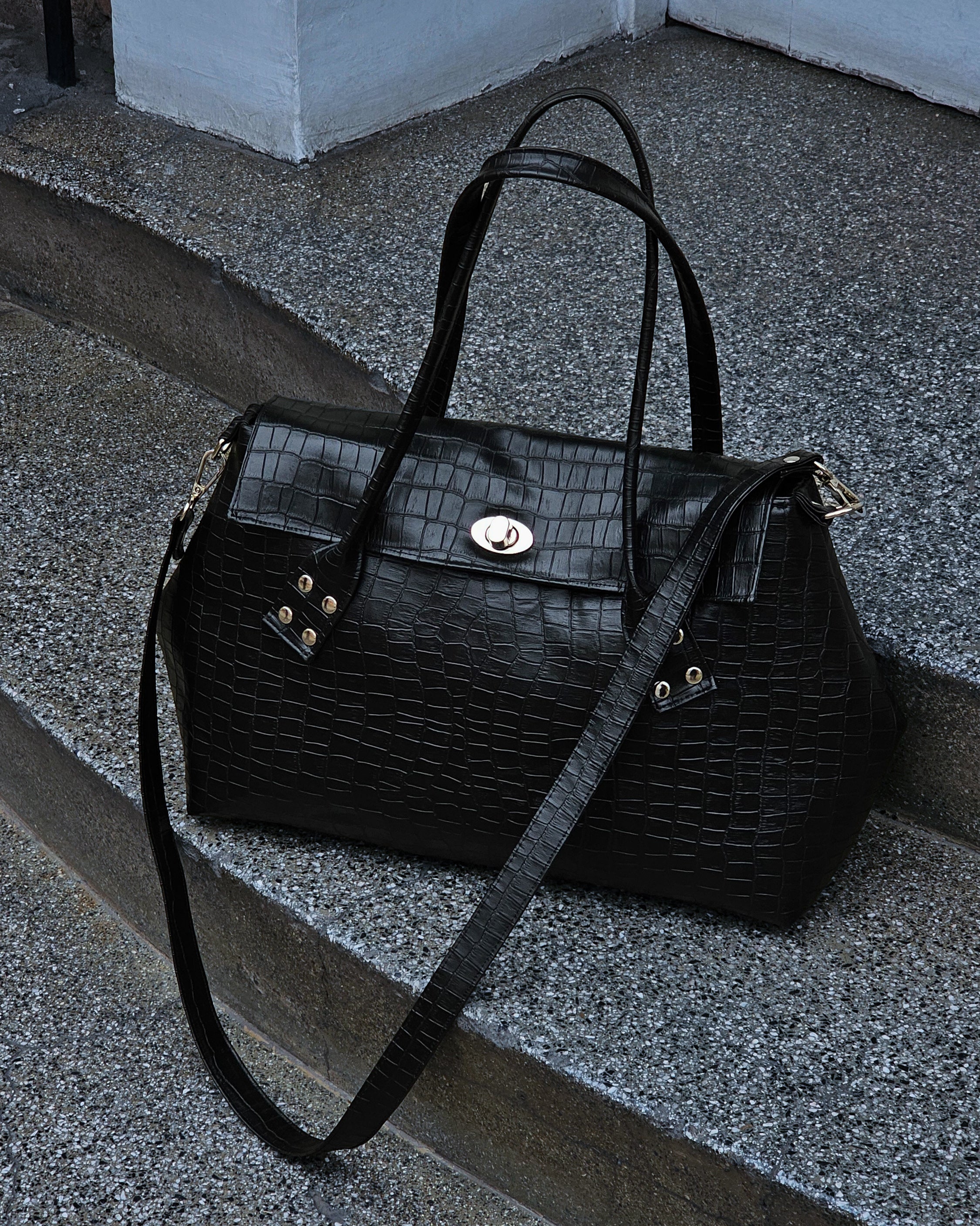 Nina grande cuerina negra cocodrilo