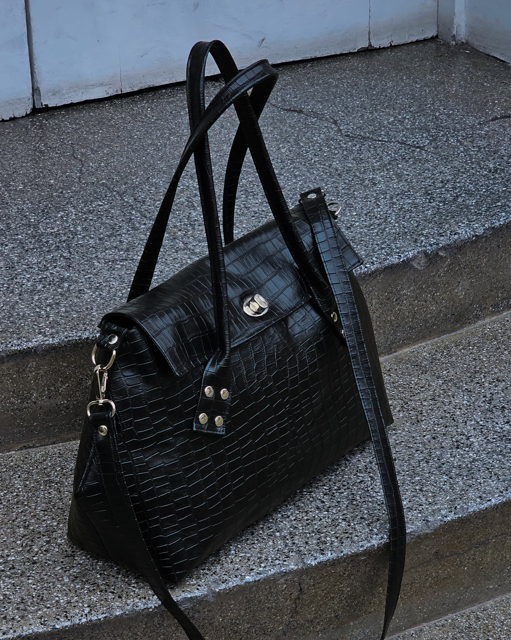 Nina grande cuerina negra cocodrilo